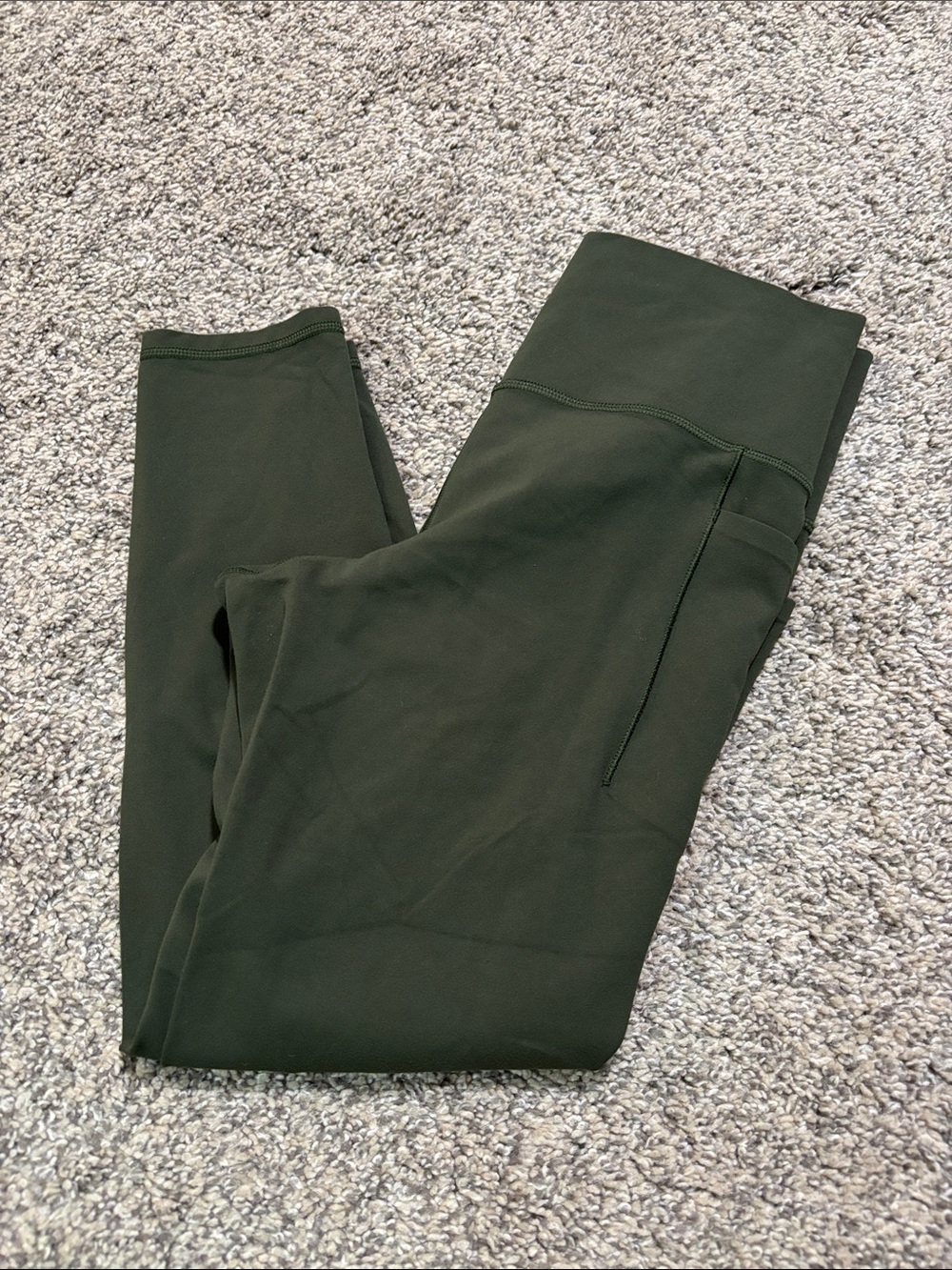 Athleta Salutation Stash Leggings (22”) size medium